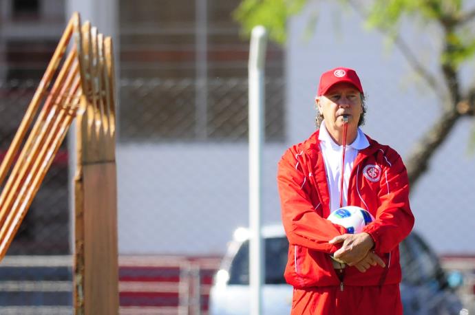 Ir para  <p><big>Paulo Roberto Falc&atilde;o &eacute; o novo t&eacute;cnico do Inter. Terceira op&ccedil;&atilde;o da dire&ccedil;&atilde;o &ndash; que antes procurou Abel Braga e Mano Menezes &ndash; o...